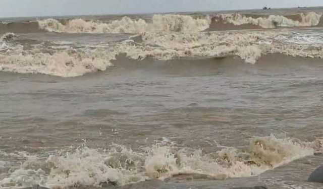 উত্তাল বঙ্গোপসাগর, বন্দরে ৩ নম্বর সতর্কতা  