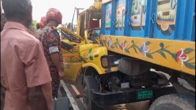 ঢাকা-মাওয়া এক্সপ্রেসওয়েতে ২ ট্রাকের সংঘর্ষ, আহত ১০