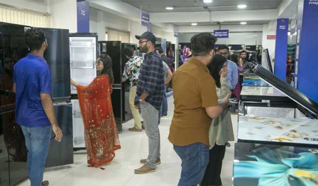 ঈদ উৎসবে জমজমাট ওয়ালটন ফ্রিজের বিক্রি