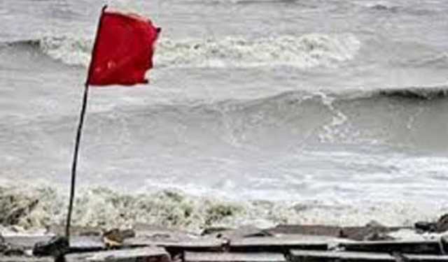 উপকূলে লঘুচাপ: সমুদ্রবন্দরে তিন নম্বর সংকেত