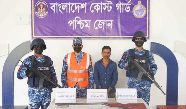 অস্ত্রসহ বনদস্যু করিম শরীফ বাহিনীর সদস্য আটক