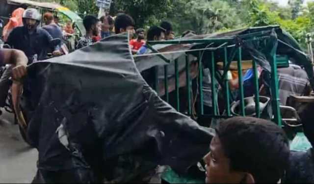 খুলনায় ট্রাকের ধাক্কায় ইজিবাইকের ২ যাত্রী নিহত