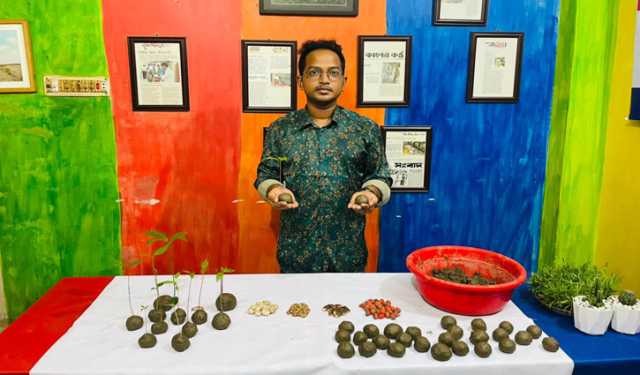 পরিবেশ রক্ষায় ‘বীজ বোমা’