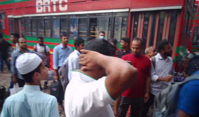 বিআরটিসি বাসেও বাড়তি ভাড়া, ঈদের যাত্রীরা অখুশি