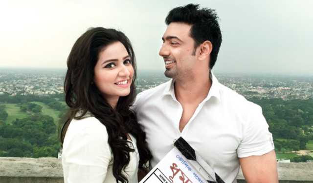 একসঙ্গে দেখা দিলেন প্রাক্তন প্রেমিক যুগল দেব-শুভশ্রী