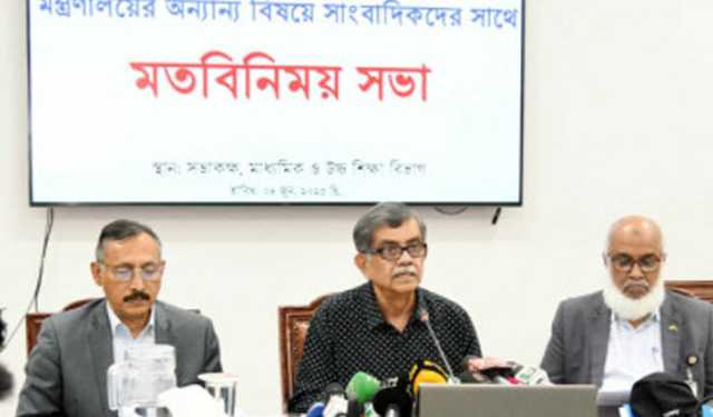যত কষ্টই হোক, পাঠ্যবই নির্ভুল করার সিদ্ধান্ত নিয়েছি: শিক্ষা উপদেষ্টা