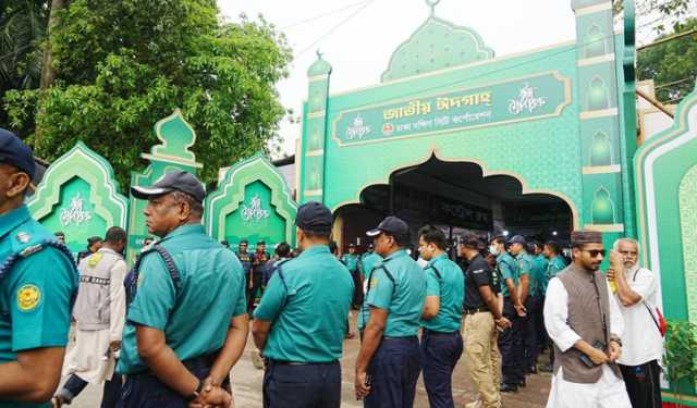 পথেই কাটে ঈদ, মানুষকে নিরাপদে রাখাই পুলিশের আনন্দ