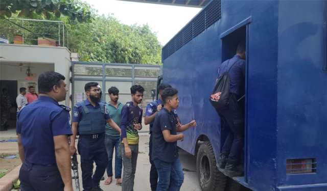 গাজীপুরে শ্রমিক-পুলিশ সংঘর্ষ, মামলায় আসামি দেড় হাজার