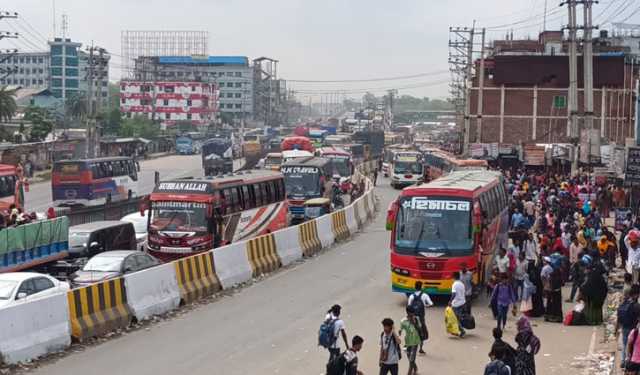 গাজীপুরের সড়কে ধীরে চলছে গাড়ি, ভোগান্তি 