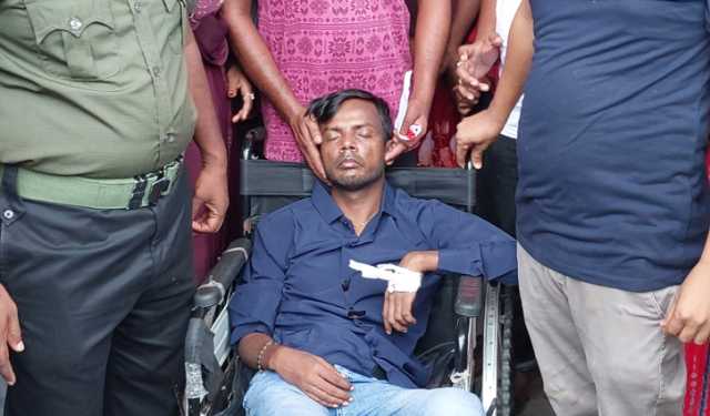 হি‌রো আল‌মকে চি‌কিৎসার জন‌্য ঢাকায় নিলে‌ন রিয়া ম‌নি-‌মি‌থিলা