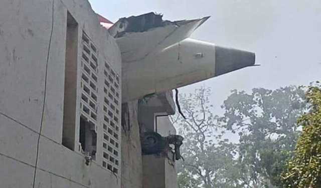 চিকিৎসকদের হোস্টেলে বিধ্বস্ত হয়েছিল ভারতের বিমানটি