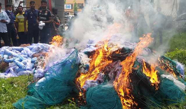 ঝিনাইদহে ৬৫ লাখ টাকার অবৈধ জাল পুড়িয়ে ধ্বংস