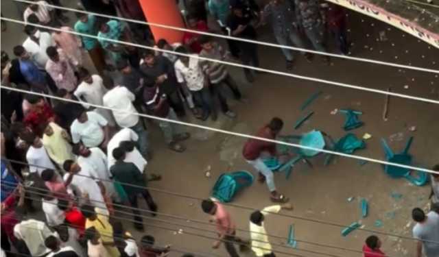 ‘তাণ্ডব’ চলাকালে কারিগরি ত্রুটি, ছায়াবাণী হল ভাঙচুর 