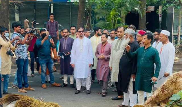 চট্টগ্রামে ৮ ঘণ্টায় পশুর বর্জ্য অপসারিত: মেয়র