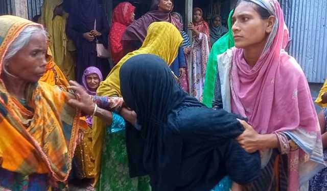 জাম পাড়তে গিয়ে গাছ থেকে পড়ে শিক্ষার্থীর মৃত্যু