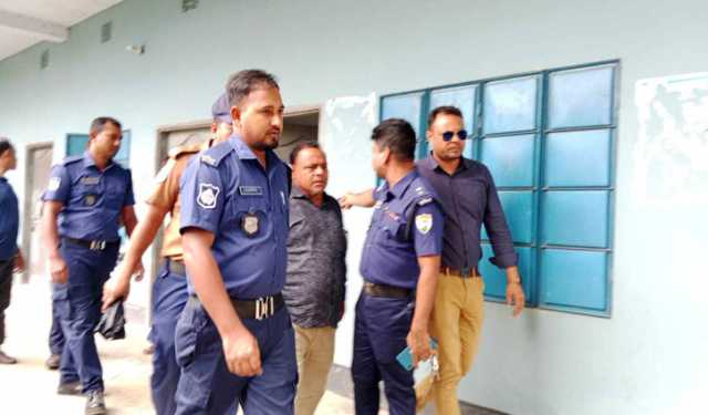 রেললাইনের পাত চুরির অভিযোগে প্রকৌশলী আটক