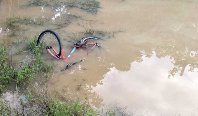 সাইকেল নিয়ে বেরিয়ে পরদিন ডোবায় মিলল মরদেহ