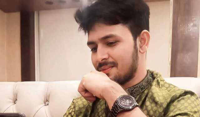 শার্ট ও ক্যাপ পরিয়ে বান্ধবীকে হলে নিয়ে রাত্রিযাপন রাবি ছাত্রের