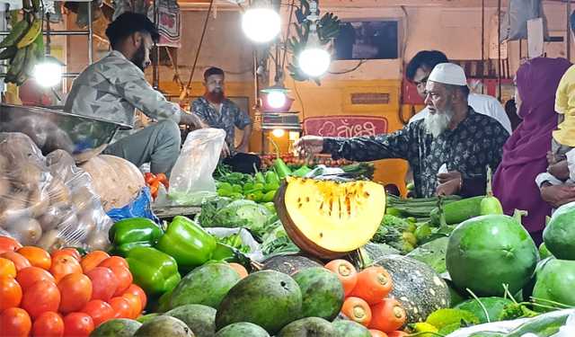 চাল-মাছের দাম বেড়েছে, কমেছে ডিম-মুরগির দাম