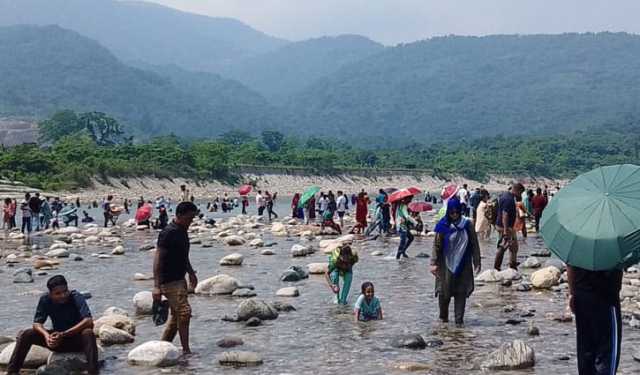সাদাপাথরে পানিতে ডুবে পর্যটকের মৃত্যু
