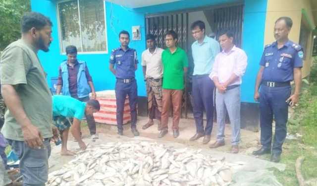 শরীয়তপুরে ৪০০ কেজি ইলিশ জব্দ 