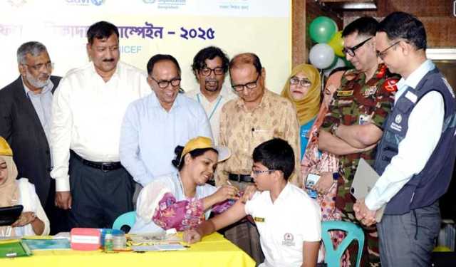 টাইফয়েড প্রতিরোধে সকলকে সতর্ক থাকতে হবে: উপদেষ্টা
