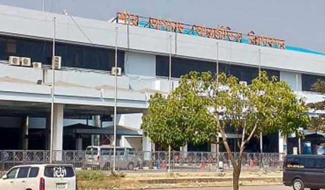 ঢাকায় নামতে না পেরে ৪ ফ্লাইটের চট্টগ্রামে অবতরণ