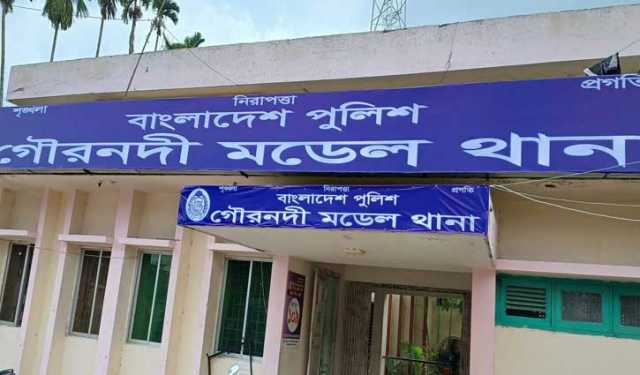 বরিশালে স্পিডবোটে এসে ৮ দোকানে ডাকাতি