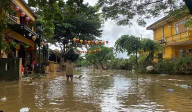 ভিয়েতনামে আঘাত হেনেছে ঘূর্ণিঝড় কালমেগি