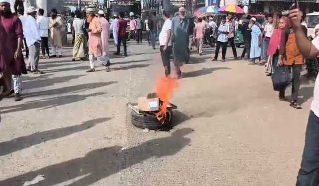 টাঙ্গাইলে মনোনয়ন না দেওয়ায় সড়ক অবরোধ 