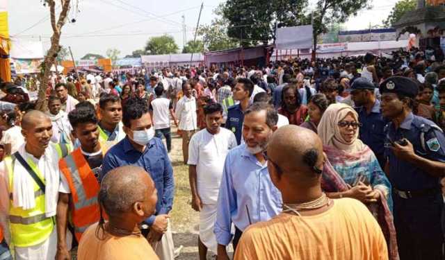 খেতুরে এবার ব্যাপক দর্শনার্থী সমাগম, দীর্ঘ যানজট