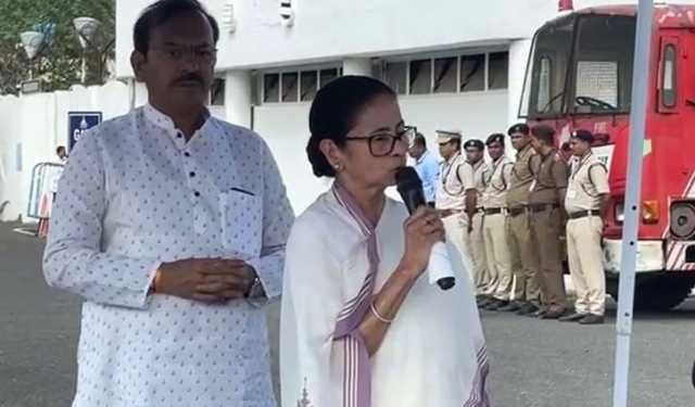 রাতে নারীদের বাইরে বের হওয়া নিয়ন্ত্রণ করা উচিত: মমতা