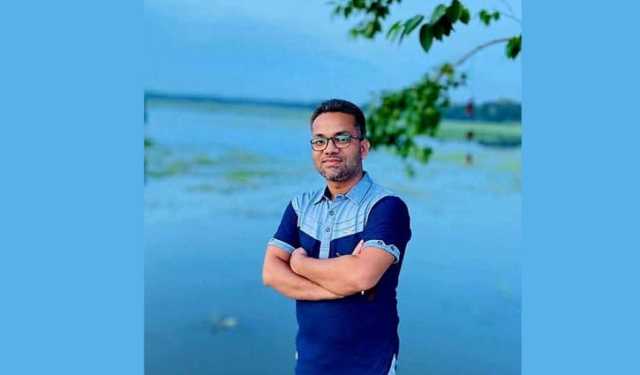ট্রাকচাপায় প্রাণ গেল বাবার, গুরুতর আহত ছেলে