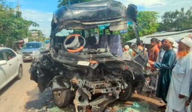 র‍্যাবের মিনিবাস ও লোকাল বাসের মুখোমুখি সংঘর্ষ, নিহত ৩