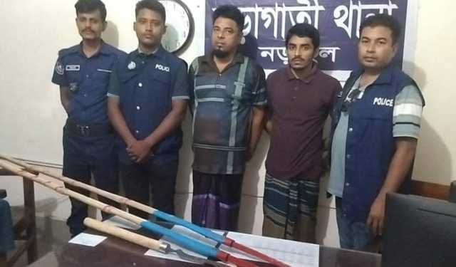 নড়াইলে বাবা-ছেলেকে কুপিয়ে জখম, গ্রেপ্তার ২