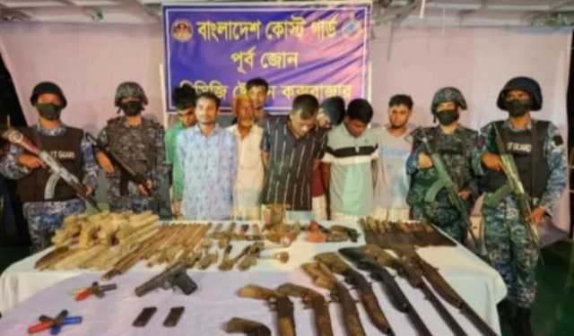 মহেশখালীতে যৌথ অভিযানে অস্ত্র-গোলাবারুদসহ আটক ৯ 