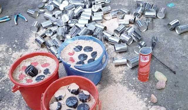 মুন্সীগঞ্জে ড্রেনের ভেতরে মিলল ২৩টি ককটেল, আটক ১