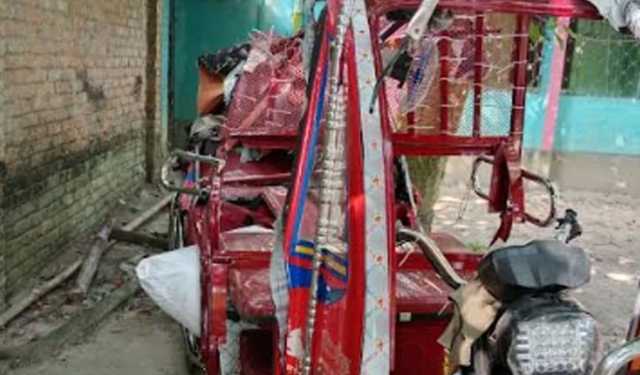 ঝিনাইদহে ইজিবাইকে বাসের ধাক্কা, গৃহবধূ নিহত