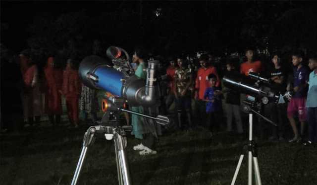 বাগেরহাটে টেলিস্কোপে মহাকাশ দেখল শিক্ষার্থীরা