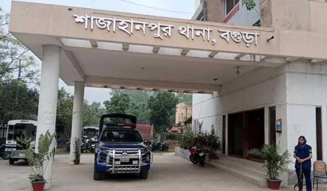 বগুড়ায় অটোরিকশা চালকের গলা কাটা লাশ উদ্ধার