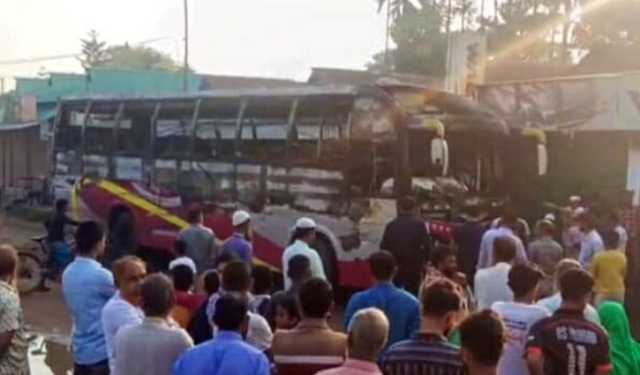 ময়মনসিংহে বাসে দুর্বৃত্তদের আগুন, চালকের মৃত্যু