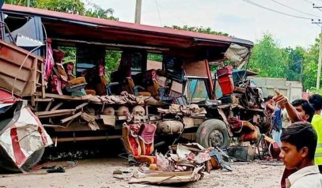 শায়েস্তাগঞ্জে দুই বাসের মুখোমুখি সংঘর্ষ, নিহত ২