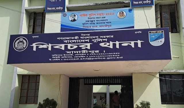 ঘুমন্ত বাবাকে কুপিয়ে হত্যা, ছেলে আটক