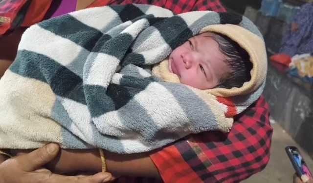 বিরামপুর রেলস্টেশনে ‘মানসিক ভারসাম্যহীন’ নারীর সন্তান প্রসব