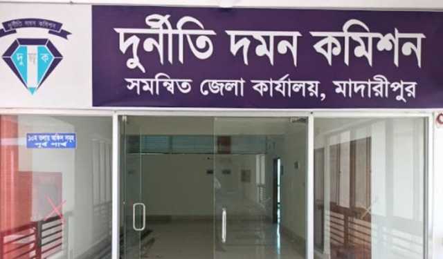 কোটি টাকা আত্মসাৎ, সমাজসেবা কর্মকর্তাসহ ২ জনের বিরুদ্ধে মামলা