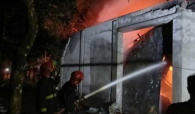 গাজীপুর ঝুট গুদামে অগ্নিকাণ্ড