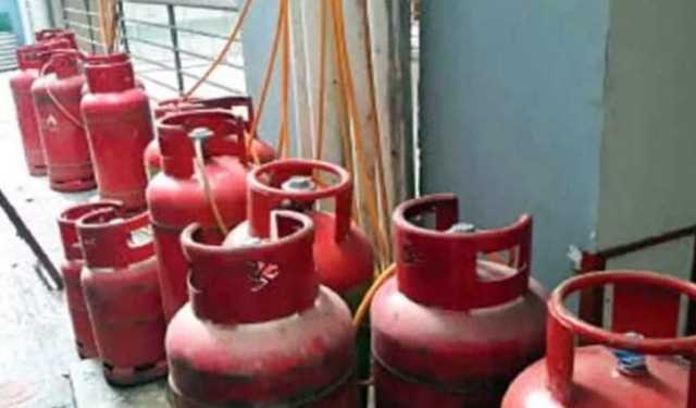 কুষ্টিয়ায় দোকানে দোকানে অনুমোদনহীন গ্যাস সিলিন্ডার বিক্রি