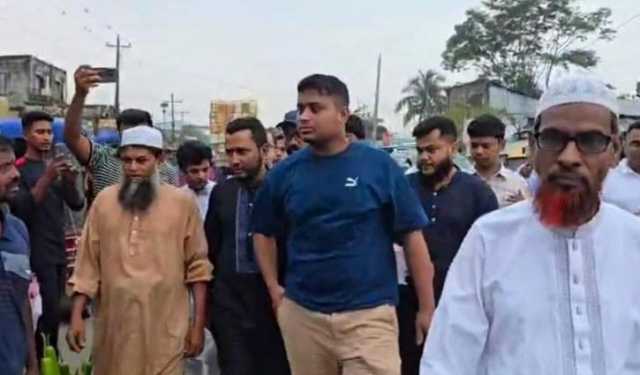 কৃষক বাজারে হাসনাত আব্দুল্লাহর গণসংযোগ