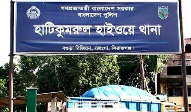 উল্টো পথে যাচ্ছিল ভ্যান, ট্রাকের ধাক্কায় চালক নিহত