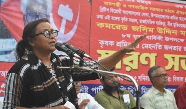 ‘সরকার নিজেকেই প্রশ্নবিদ্ধ করে ফেলেছে’